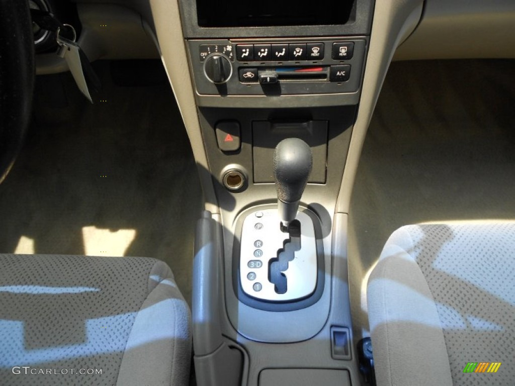 2002 Maxima SE - Glacier White Pearl / Black photo #22