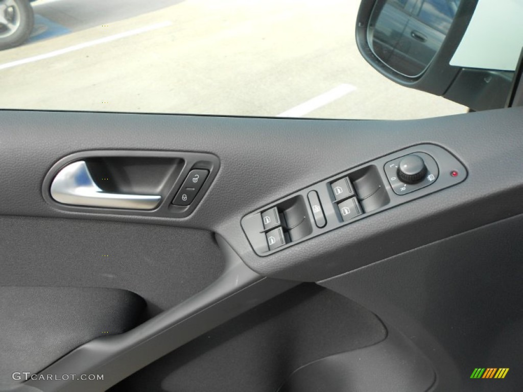 2012 Volkswagen Tiguan S Controls Photo #66455961