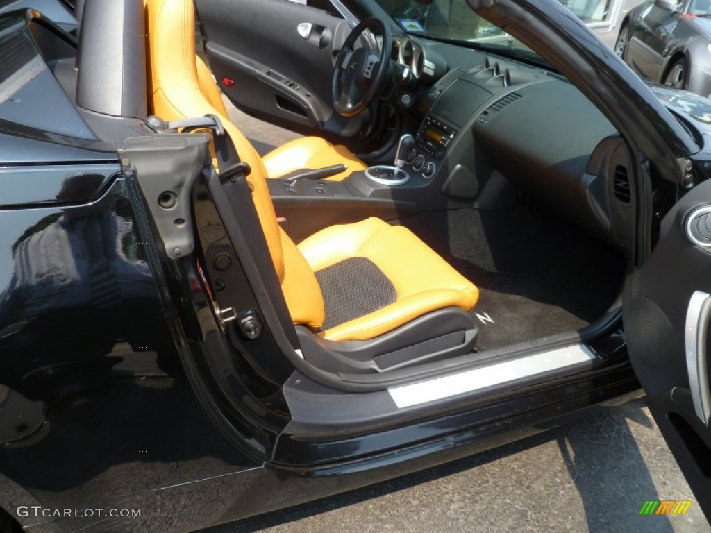 2004 350Z Touring Roadster - Super Black / Burnt Orange photo #9