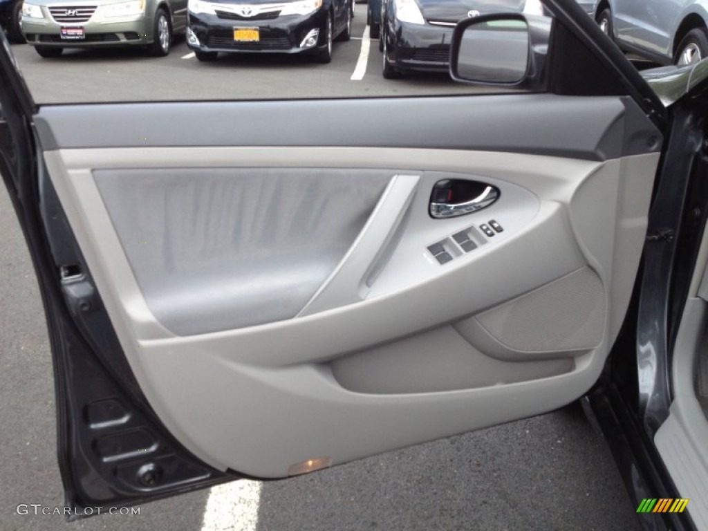 2010 Toyota Camry LE Ash Gray Door Panel Photo #66458793