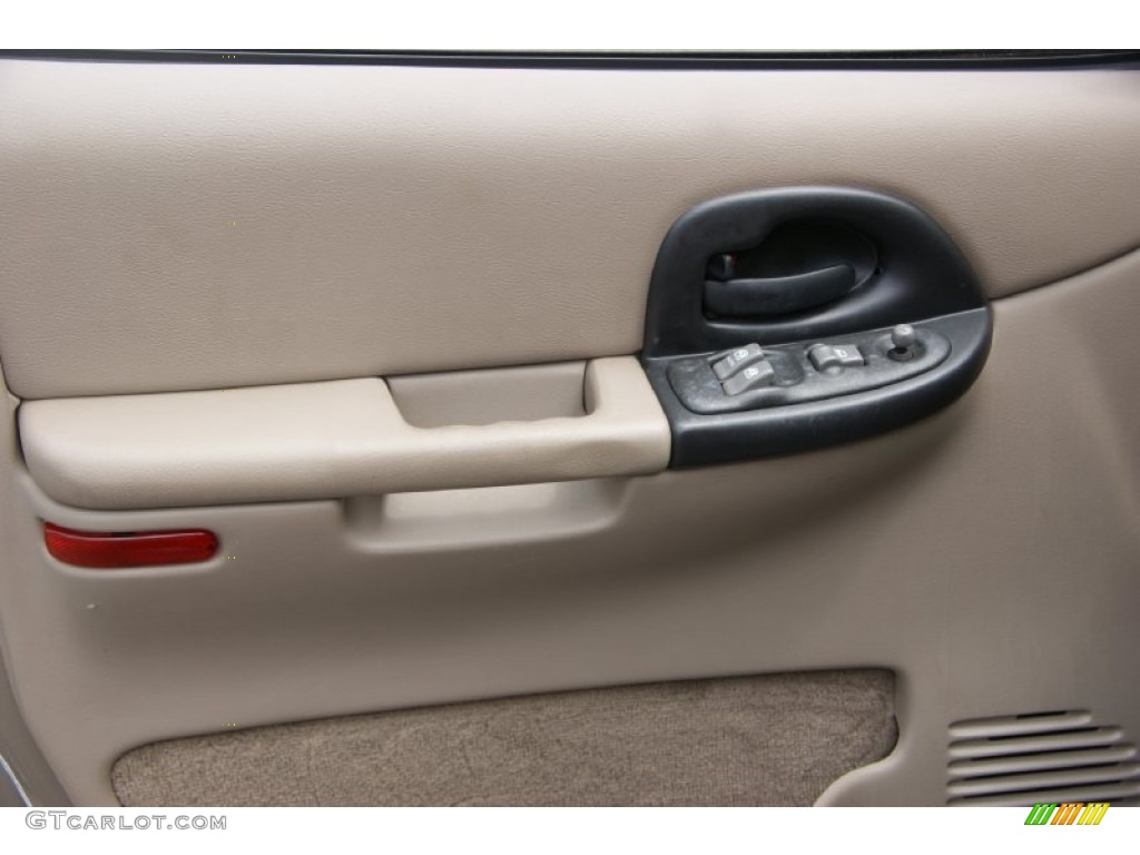 2003 Montana  - Light Taupe Metallic / Taupe photo #8
