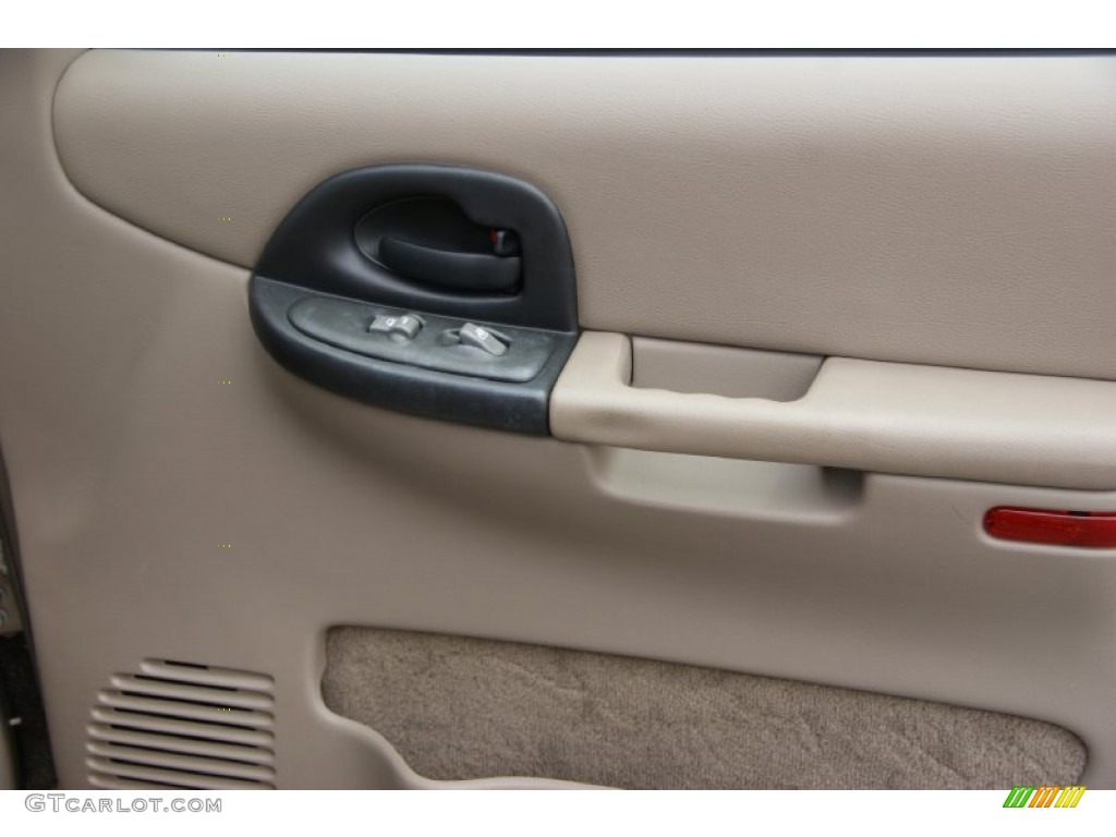 2003 Montana  - Light Taupe Metallic / Taupe photo #18