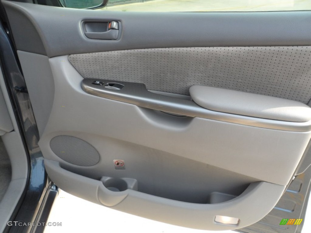2010 Toyota Sienna LE Door Panel Photos