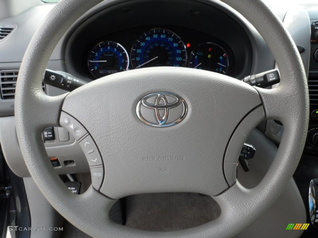 2010 Toyota Sienna LE Steering Wheel Photos