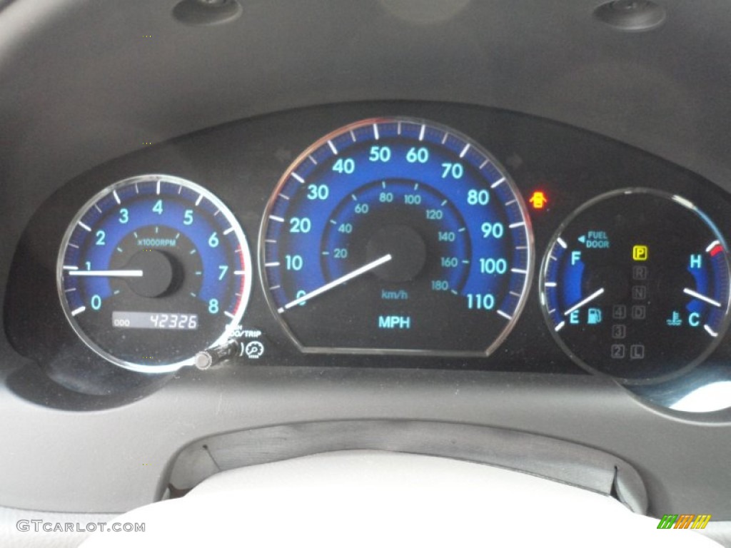 2010 Toyota Sienna LE Gauges Photos