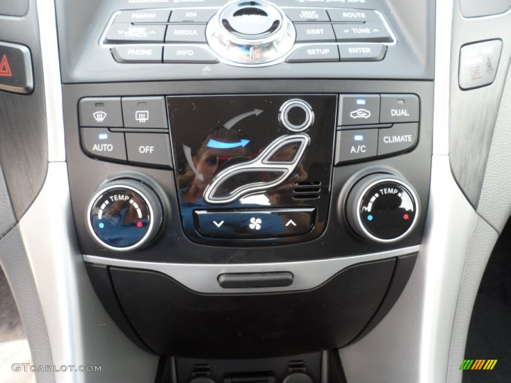 2013 Hyundai Sonata SE 2.0T Controls Photo #66465378