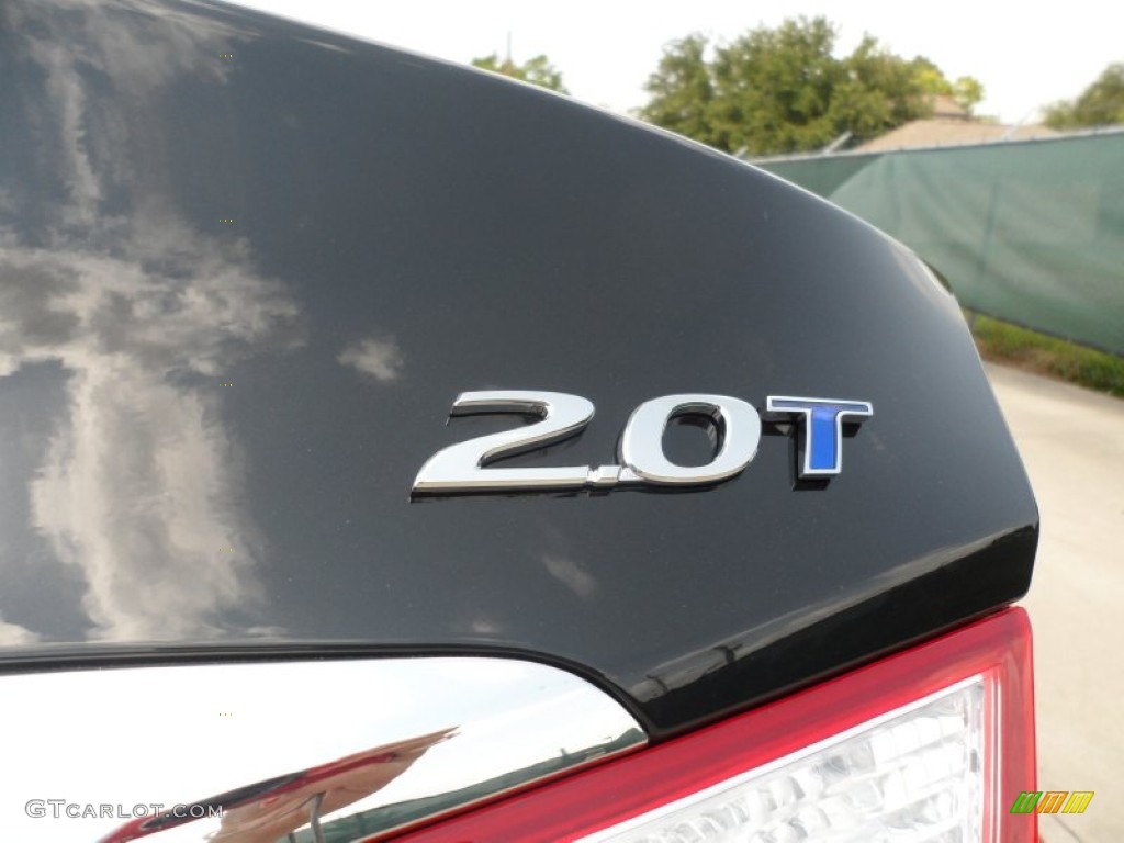 2013 Hyundai Sonata SE 2.0T Marks and Logos Photos
