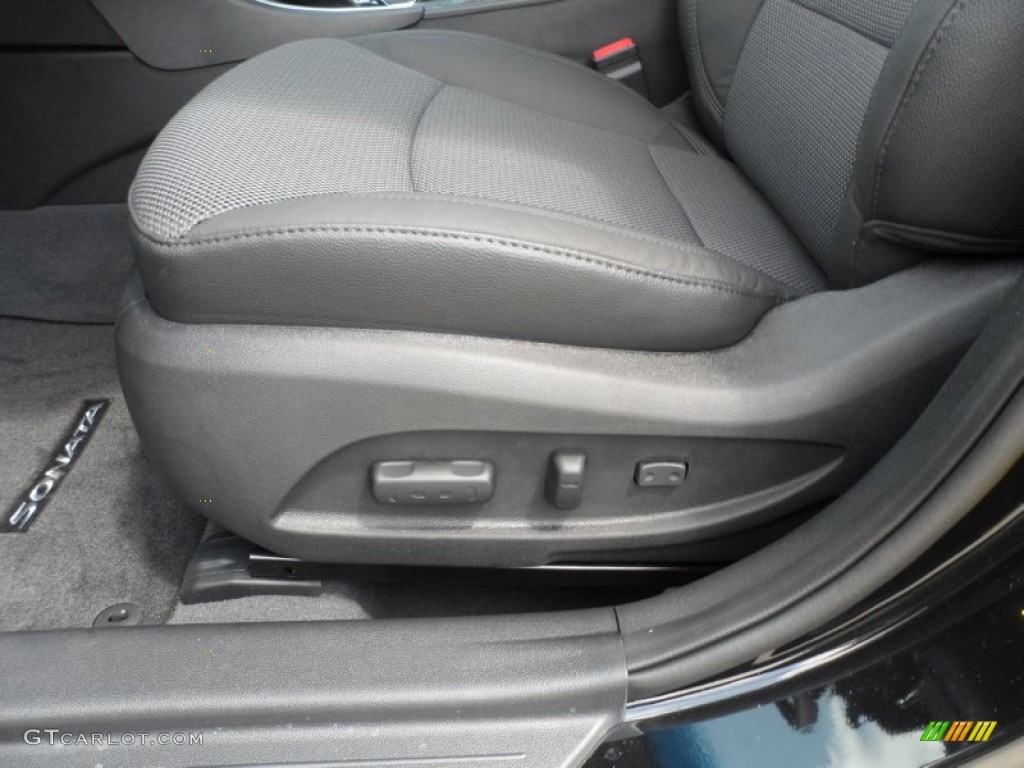 2013 Hyundai Sonata SE 2.0T Front Seat Photos