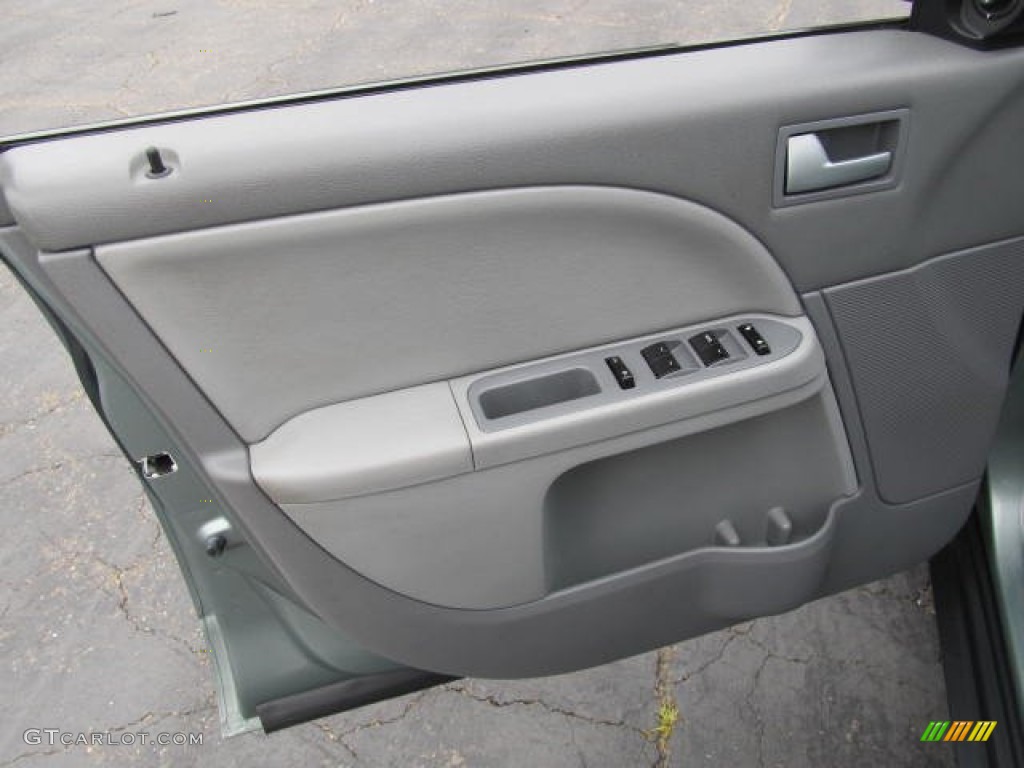 2006 Ford Five Hundred SEL Shale Grey Door Panel Photo #66475386