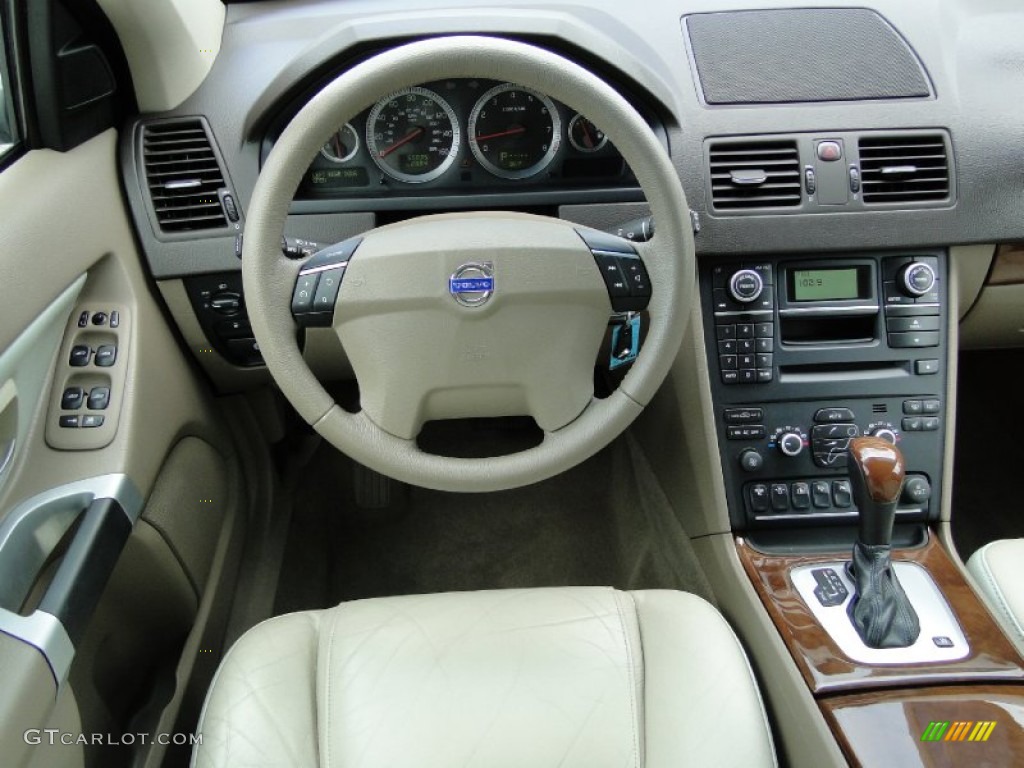 2007 Volvo XC90 V8 AWD Taupe Dashboard Photo #66478745