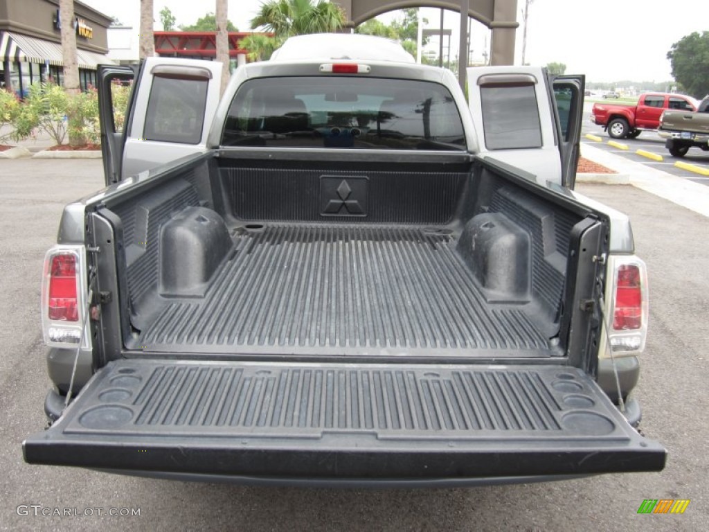 2007 Mitsubishi Raider LS Extended Cab Trunk Photo #66492018