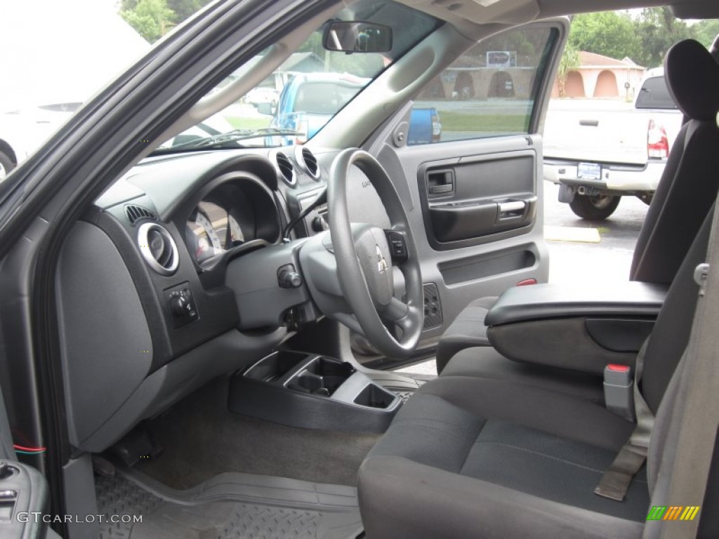 2007 Mitsubishi Raider LS Extended Cab interior Photo #66492054