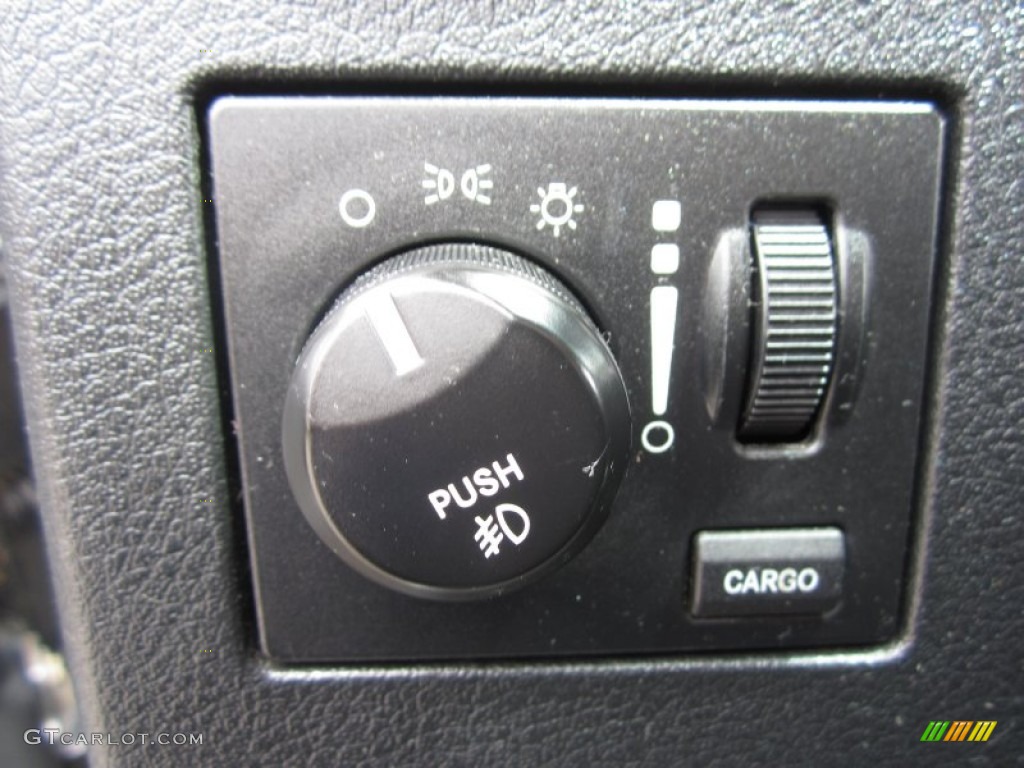 2007 Mitsubishi Raider LS Extended Cab Controls Photo #66492141