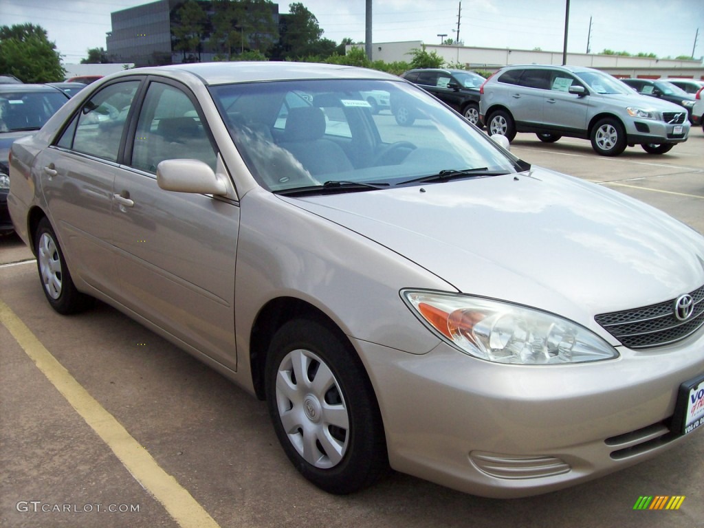 2003 Camry LE - Desert Sand Mica / Taupe photo #2