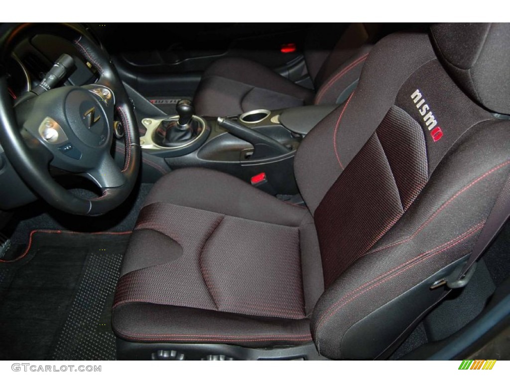 NISMO Black/Red Cloth Interior 2010 Nissan 370Z NISMO Coupe Photo #66496302