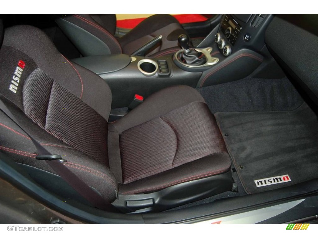 NISMO Black/Red Cloth Interior 2010 Nissan 370Z NISMO Coupe Photo #66496339