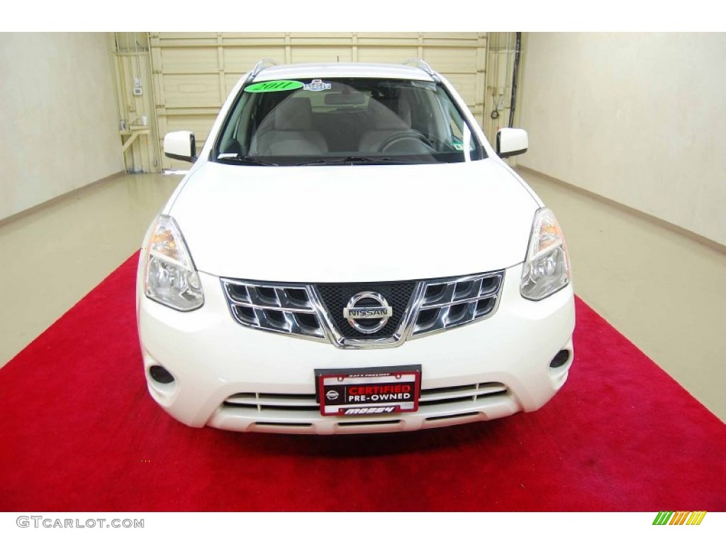 2011 Rogue SV AWD - Pearl White / Gray photo #2