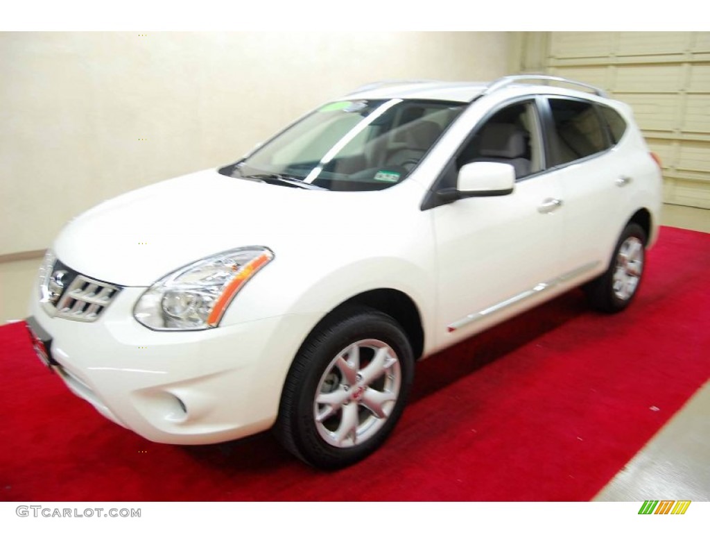 2011 Rogue SV AWD - Pearl White / Gray photo #3
