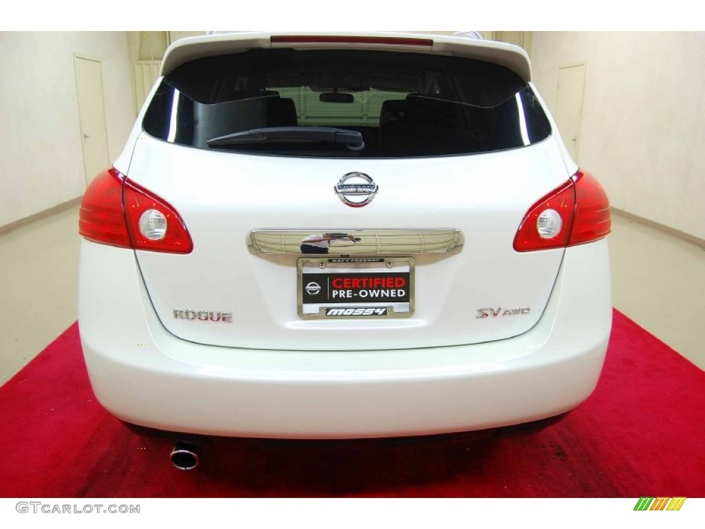 2011 Rogue SV AWD - Pearl White / Gray photo #5