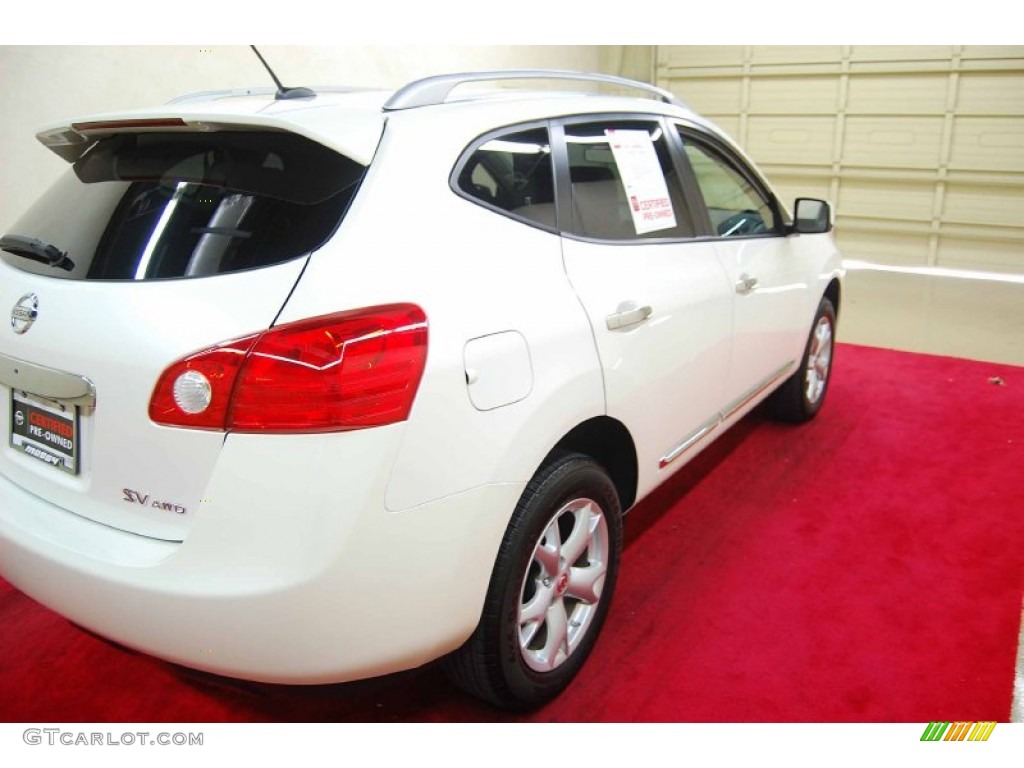 2011 Rogue SV AWD - Pearl White / Gray photo #6
