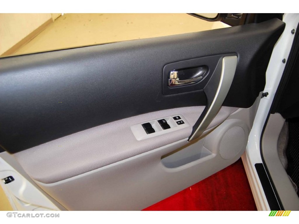 2011 Rogue SV AWD - Pearl White / Gray photo #9