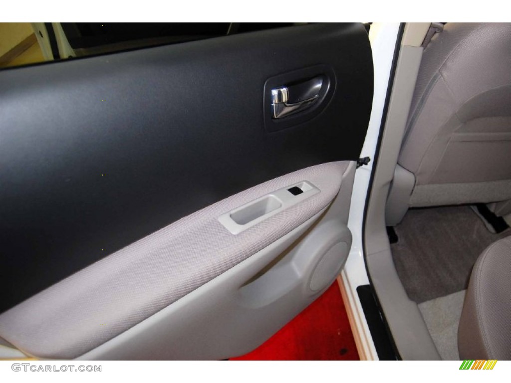 2011 Rogue SV AWD - Pearl White / Gray photo #13