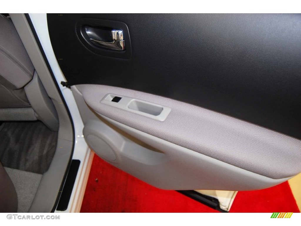 2011 Rogue SV AWD - Pearl White / Gray photo #16