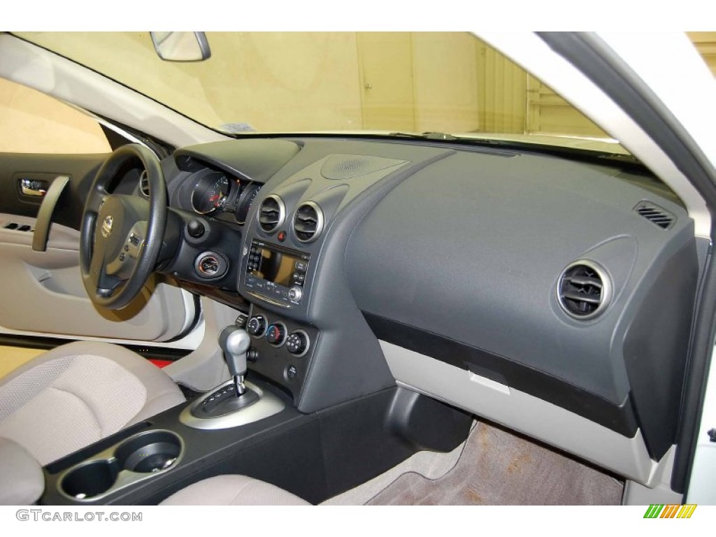 2011 Rogue SV AWD - Pearl White / Gray photo #20