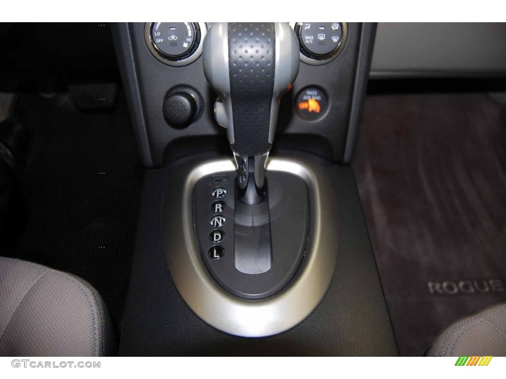 2011 Rogue SV AWD - Pearl White / Gray photo #21
