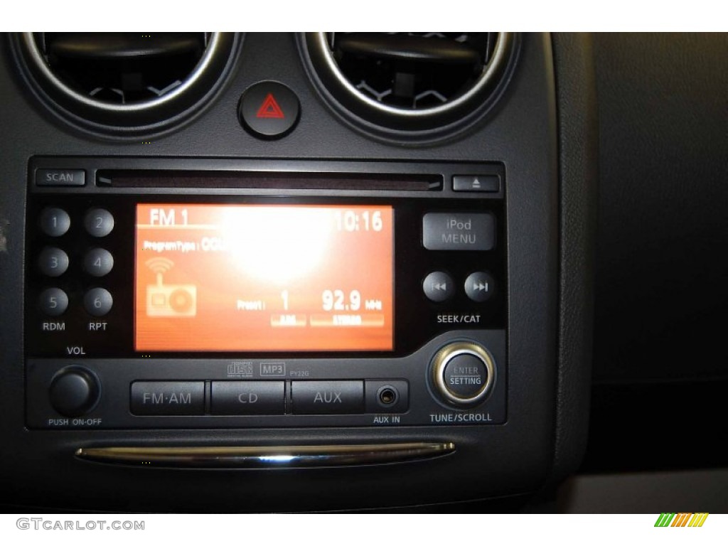 2011 Rogue SV AWD - Pearl White / Gray photo #22