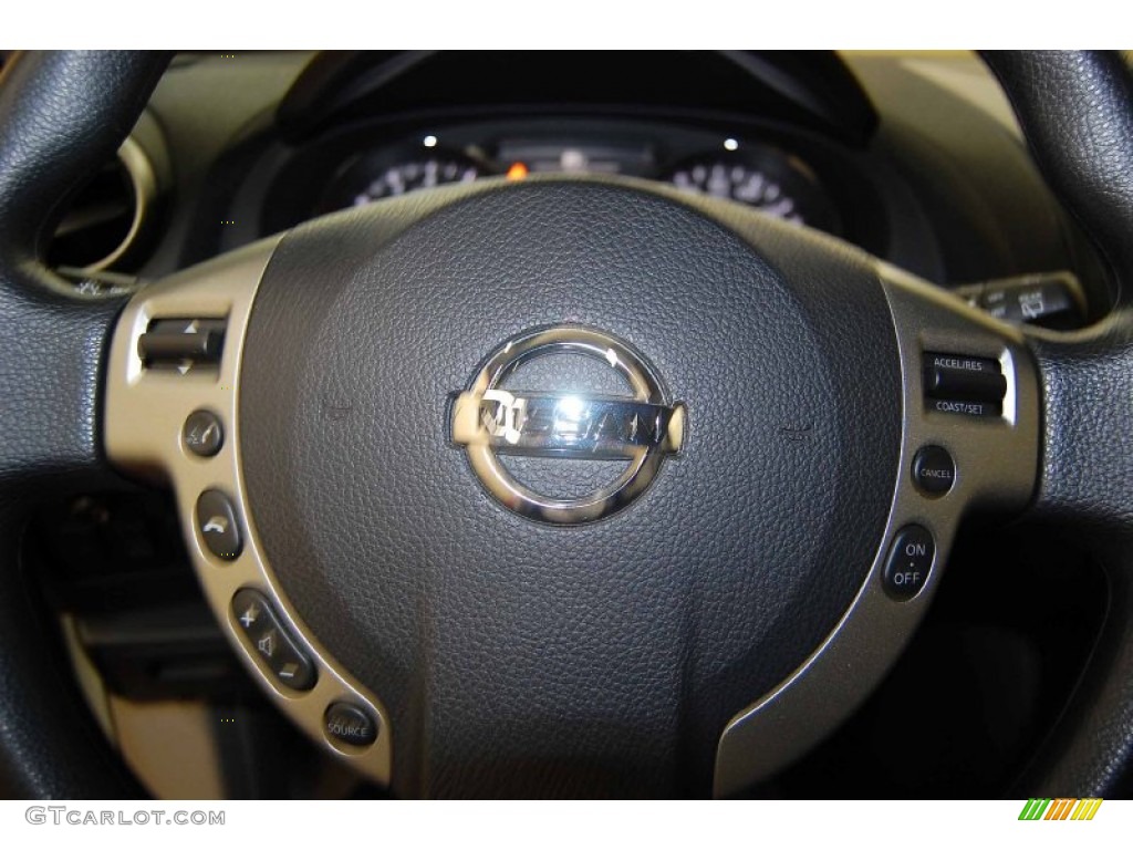 2011 Rogue SV AWD - Pearl White / Gray photo #23