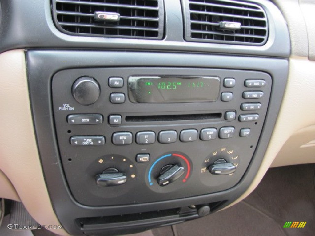 2002 Ford Taurus SES Audio System Photos