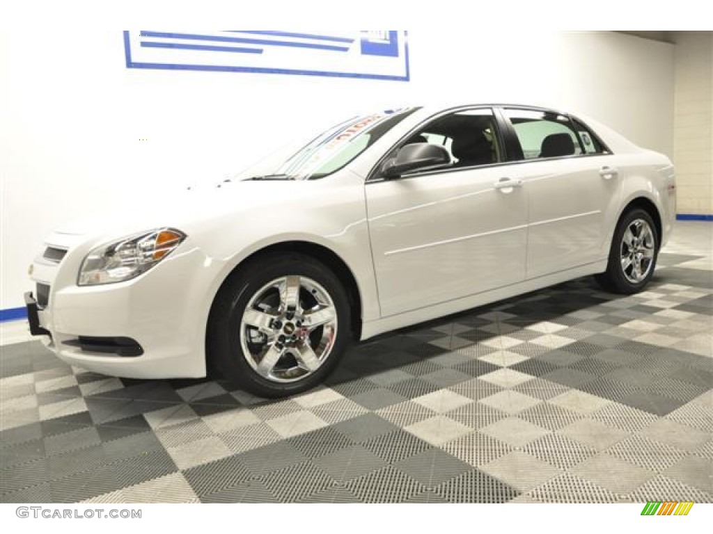 Summit White Chevrolet Malibu