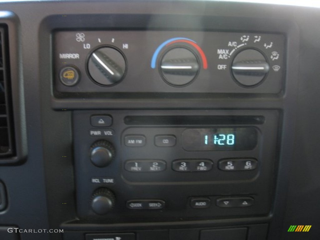 2007 Chevrolet Express 2500 Cargo Van Controls Photo #66515730