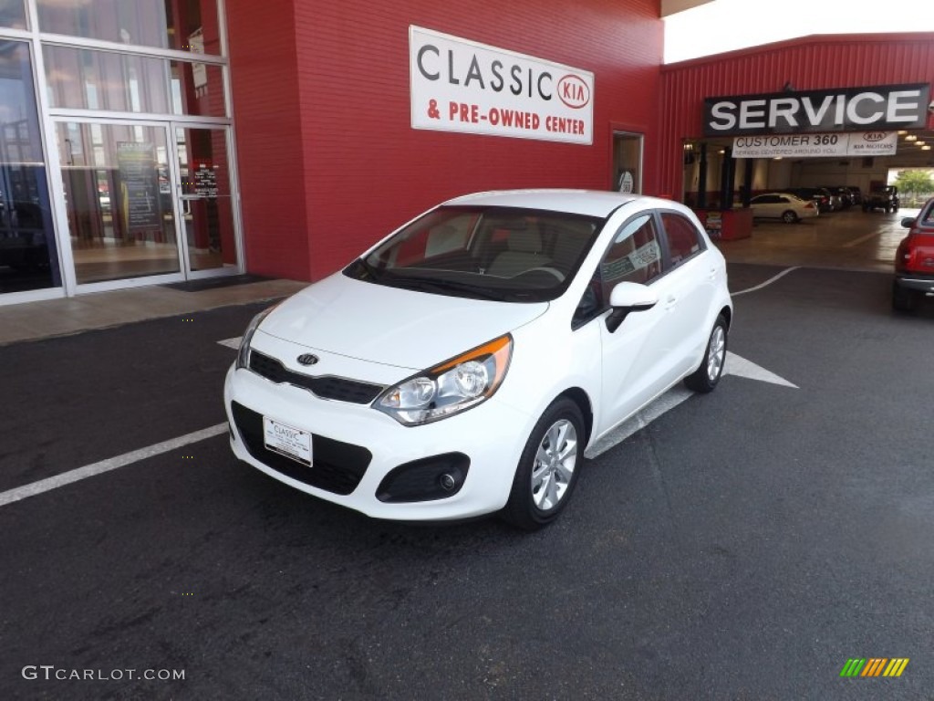 Clear White Kia Rio