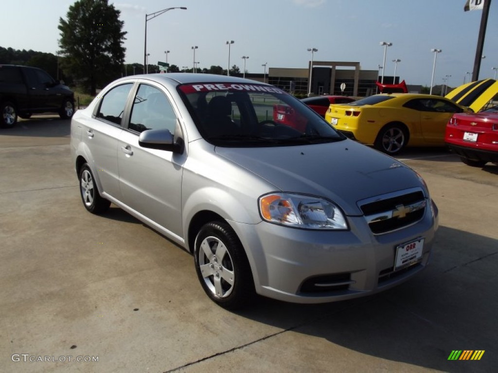2010 Aveo LT Sedan - Cosmic Silver / Charcoal photo #2