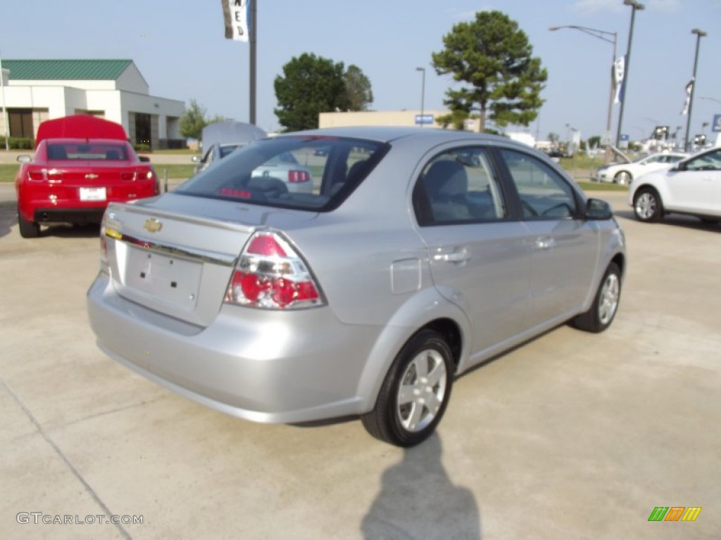 2010 Aveo LT Sedan - Cosmic Silver / Charcoal photo #3