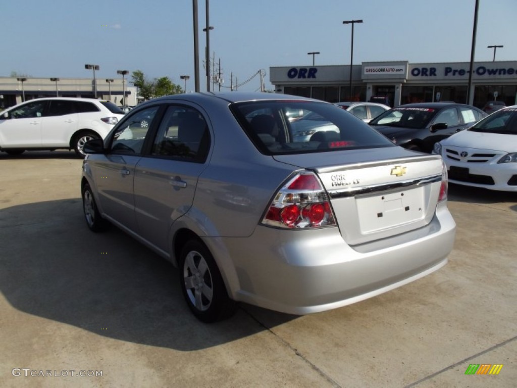 2010 Aveo LT Sedan - Cosmic Silver / Charcoal photo #4