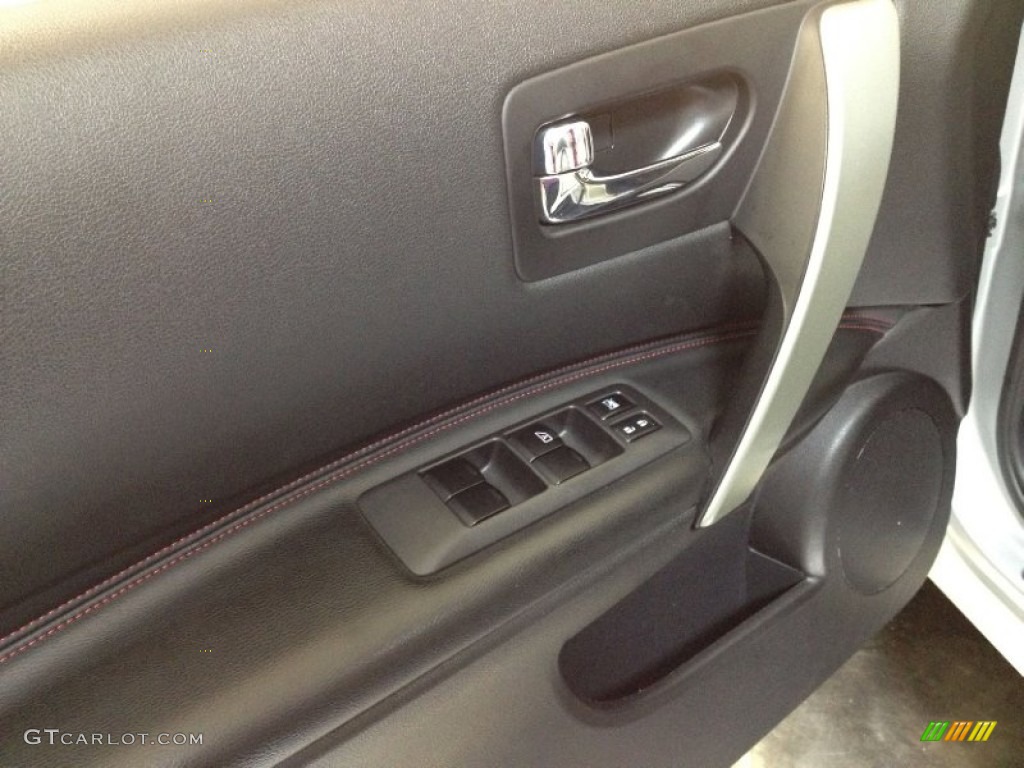2011 Rogue SL AWD - Silver Ice Metallic / Black photo #12