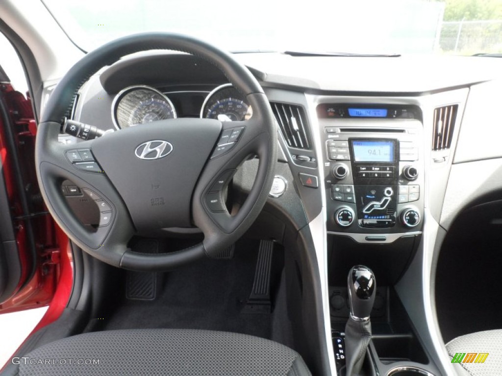 2011 Sonata SE 2.0T - Venetian Red / Black photo #37