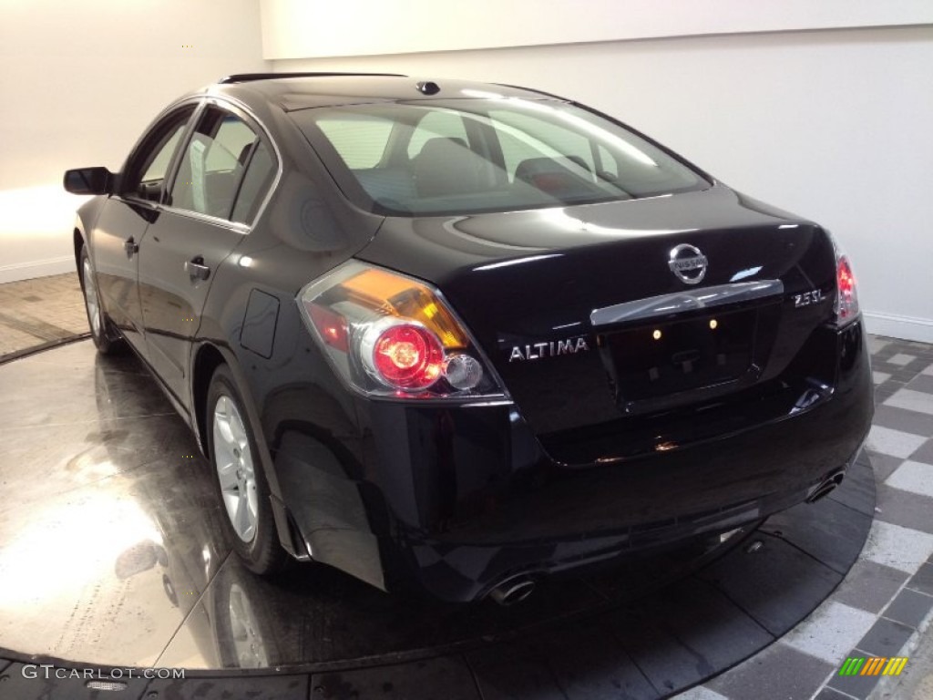 2009 Altima 2.5 SL - Super Black / Charcoal photo #6