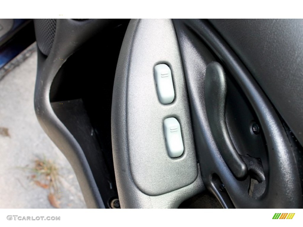 2002 Pontiac Firebird Coupe Controls Photo #66532831