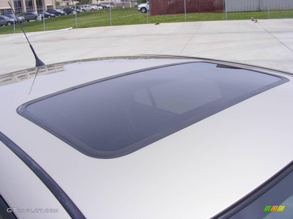 2005 Corolla LE - Desert Sand Mica / Pebble Beige photo #16
