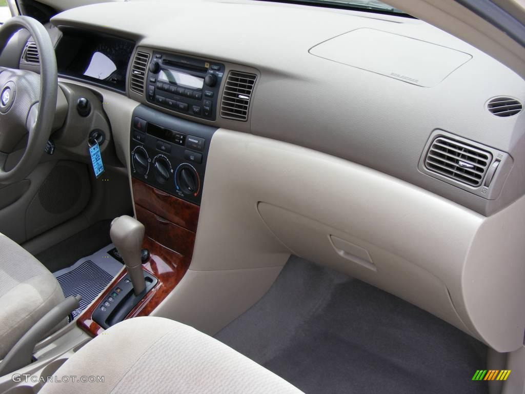 2005 Corolla LE - Desert Sand Mica / Pebble Beige photo #21