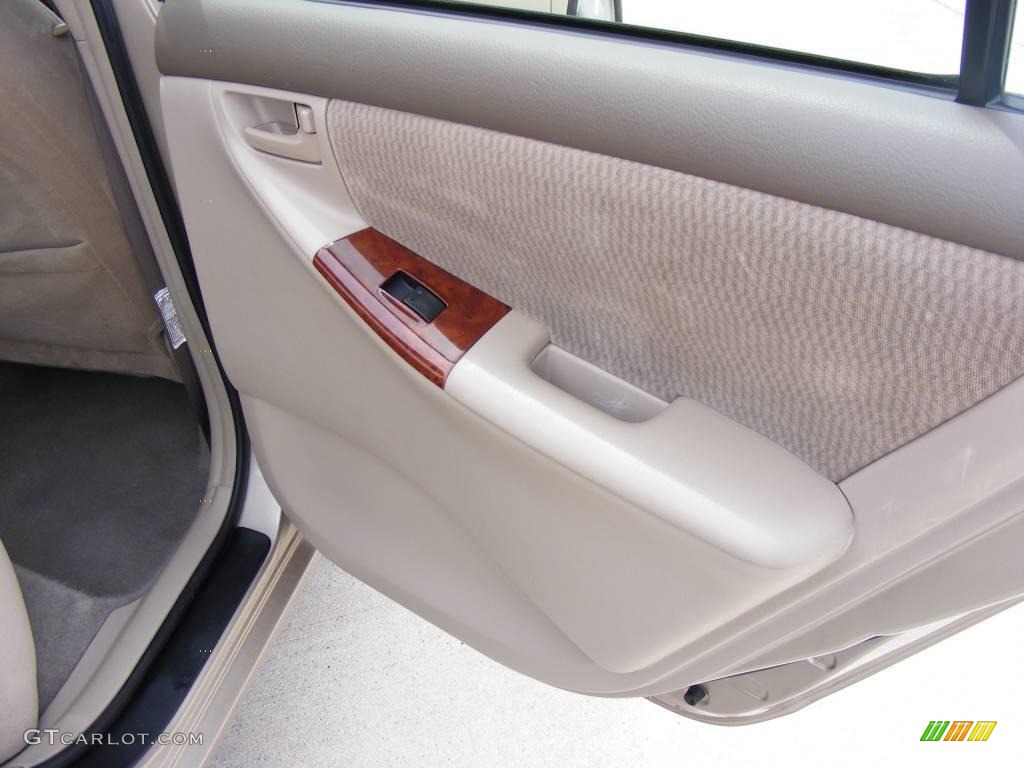2005 Corolla LE - Desert Sand Mica / Pebble Beige photo #24