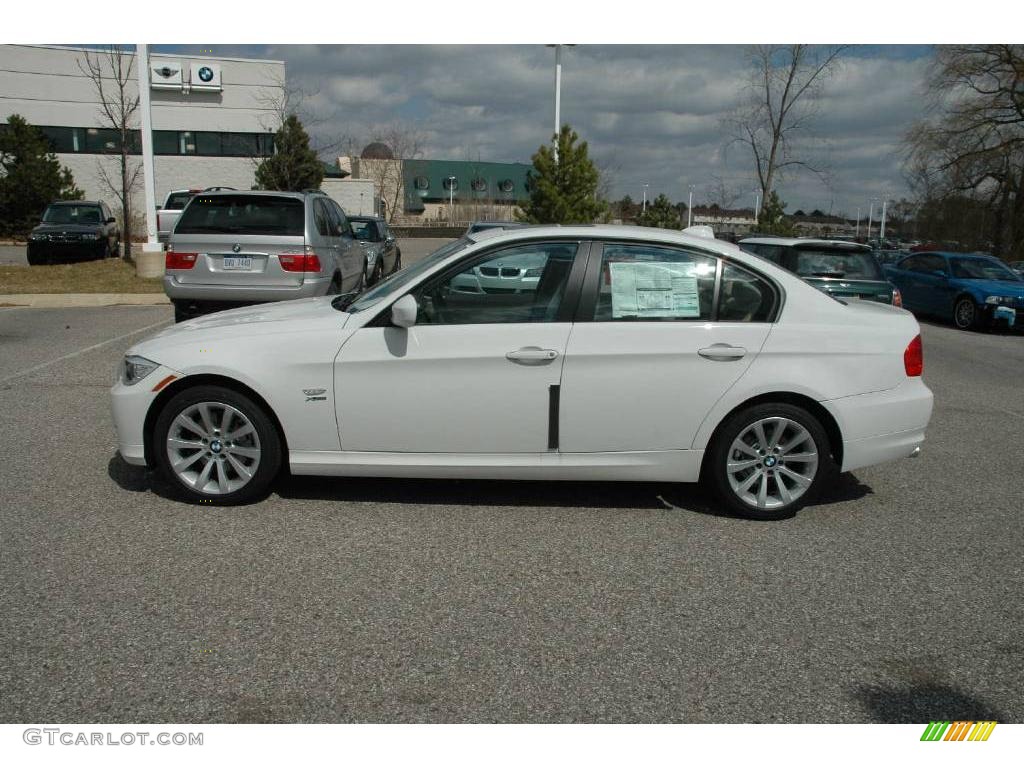 2009 3 Series 328xi Sedan - Alpine White / Beige photo #2