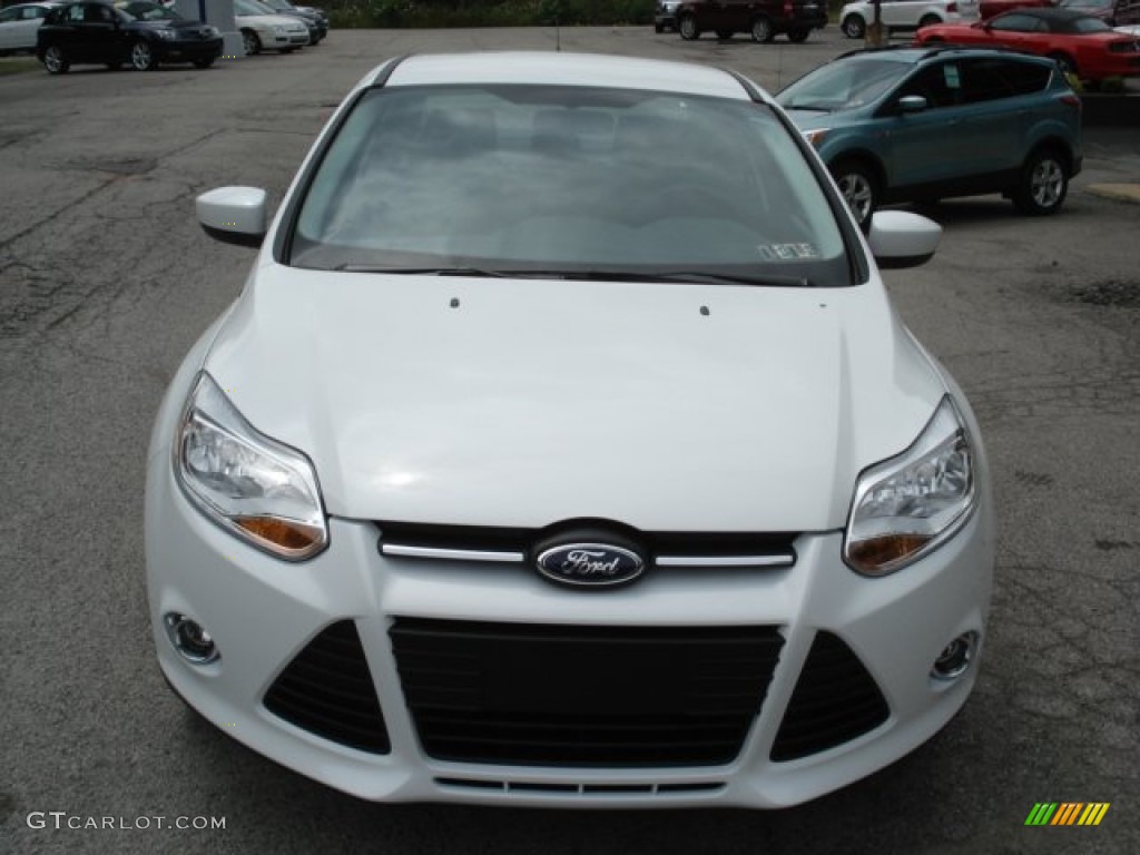 2012 Focus SE Sedan - Oxford White / Charcoal Black photo #3