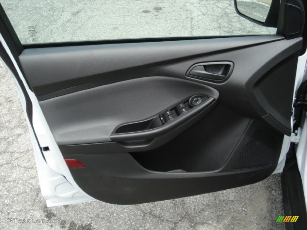 2012 Focus SE Sedan - Oxford White / Charcoal Black photo #12