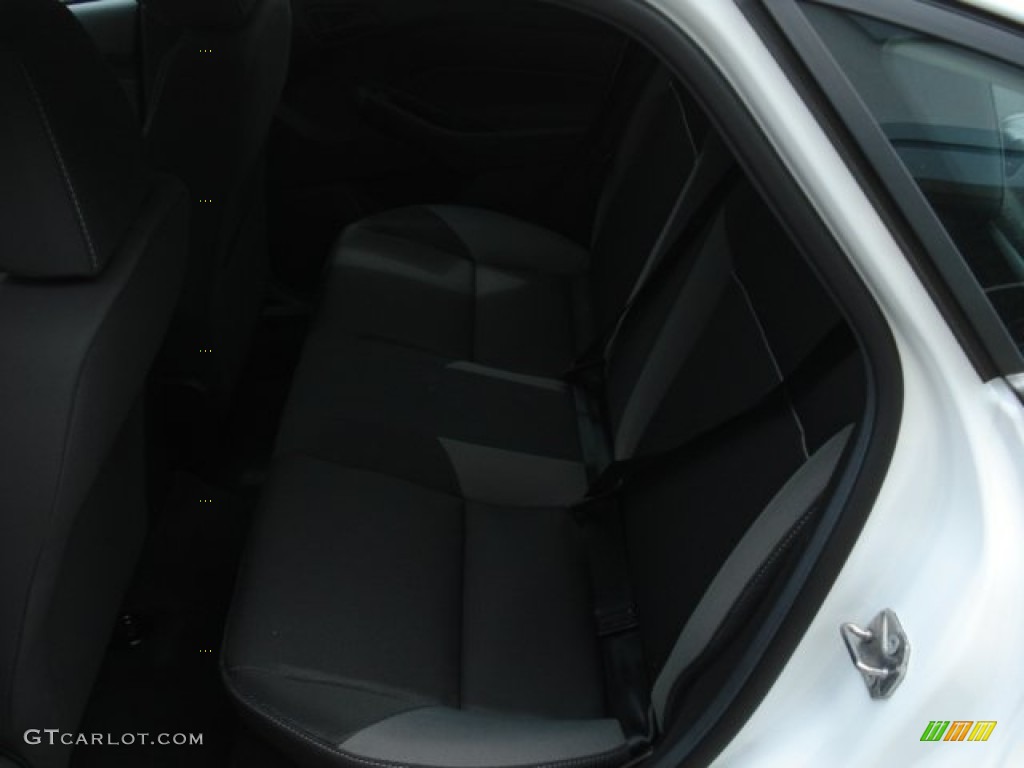 2012 Focus SE Sedan - Oxford White / Charcoal Black photo #13