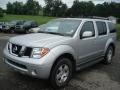 Silver Lightning Metallic - Pathfinder SE 4x4 Photo No. 3